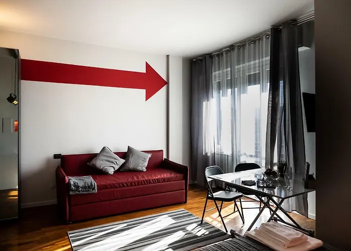 Carlotta Station Daire Bolonya